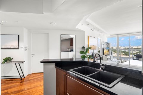 Condominio en alquiler en Miami Beach, Florida, 2 dormitorios, 127.28 m2 № 1986924 - foto 3