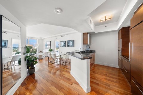 Condominio en Miami Beach, Florida, 2 dormitorios  № 1986924