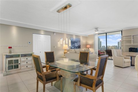 Condominio en venta en Hallandale Beach, Florida, 2 dormitorios, 130.06 m2 № 1962867 - foto 9