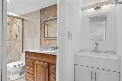 Condominio en venta en Hallandale Beach, Florida, 2 dormitorios, 130.06 m2 № 1962867 - foto 22