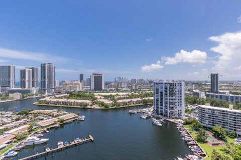 Condominio en venta en Hallandale Beach, Florida, 2 dormitorios, 130.06 m2 № 1962867 - foto 25