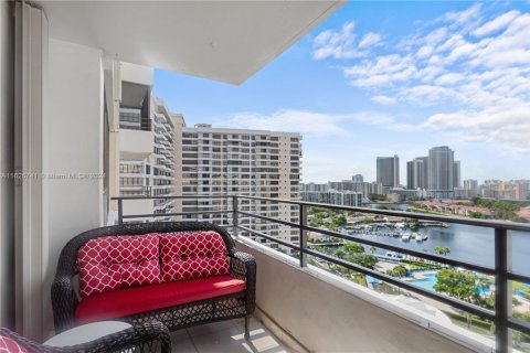 Condominio en venta en Hallandale Beach, Florida, 2 dormitorios, 130.06 m2 № 1962867 - foto 4