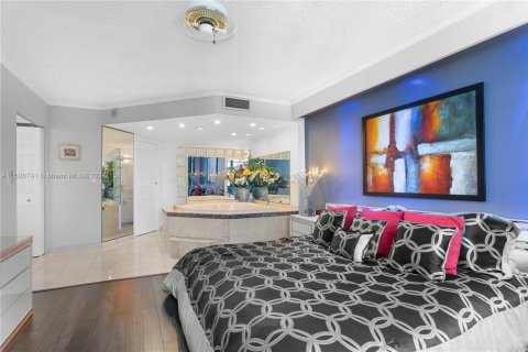 Condominio en venta en Hallandale Beach, Florida, 2 dormitorios, 130.06 m2 № 1962867 - foto 18