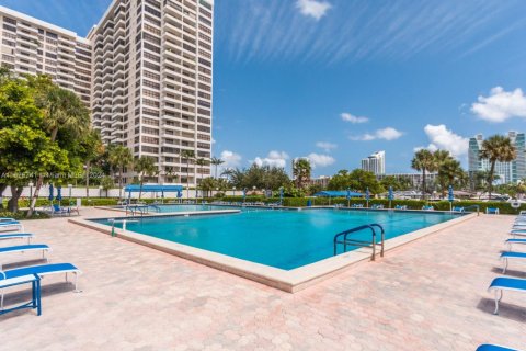 Condominio en venta en Hallandale Beach, Florida, 2 dormitorios, 130.06 m2 № 1962867 - foto 30