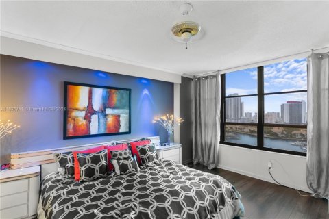 Condominio en venta en Hallandale Beach, Florida, 2 dormitorios, 130.06 m2 № 1962867 - foto 17