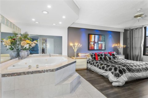 Condominio en venta en Hallandale Beach, Florida, 2 dormitorios, 130.06 m2 № 1962867 - foto 20