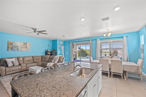 House in Palmetto, Florida 4 bedrooms, 192.12 sq.m. № 1843114 - photo 15