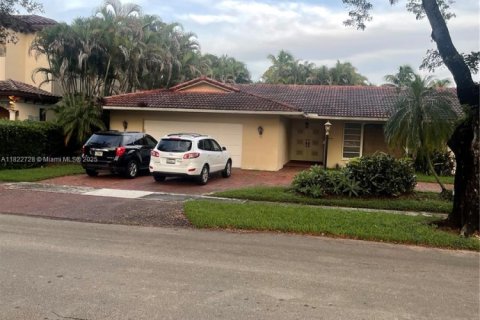 Casa en venta en Miami Lakes, Florida, 5 dormitorios, 281.77 m2 № 1792435 - foto 3