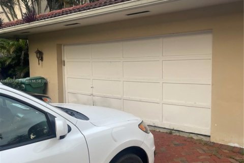 Casa en venta en Miami Lakes, Florida, 5 dormitorios, 281.77 m2 № 1792435 - foto 5