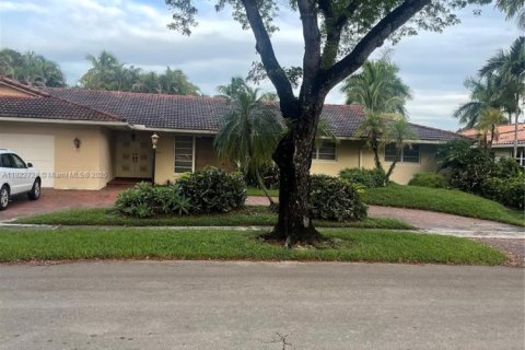 Casa en venta en Miami Lakes, Florida, 5 dormitorios, 281.77 m2 № 1792435 - foto 1