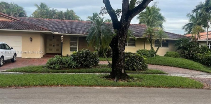 Casa en Miami Lakes, Florida 5 dormitorios, 281.77 m2 № 1792435