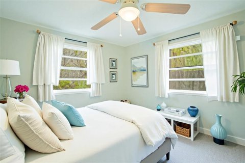 House in Tampa, Florida 4 bedrooms, 180.23 sq.m. № 1902213 - photo 12