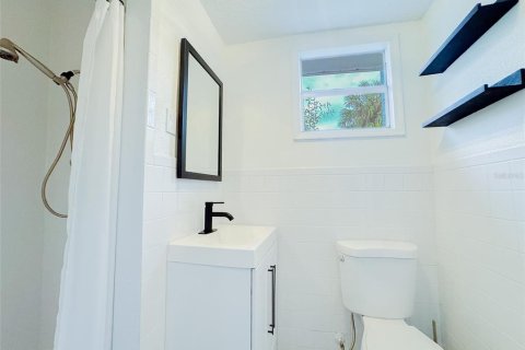 House in Tampa, Florida 4 bedrooms, 180.23 sq.m. № 1902213 - photo 11