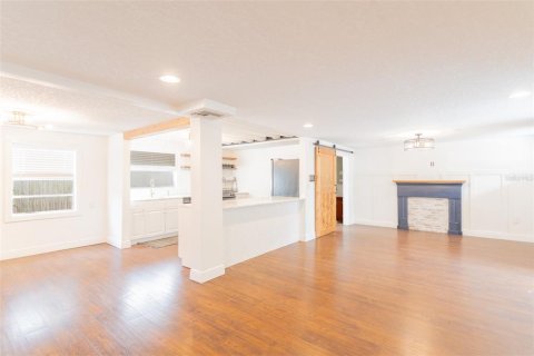 House in Tampa, Florida 4 bedrooms, 180.23 sq.m. № 1902213 - photo 5
