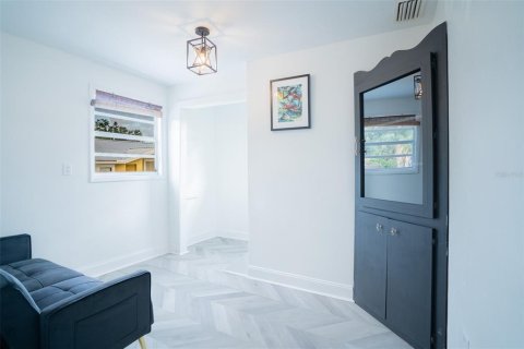 House in Tampa, Florida 4 bedrooms, 180.23 sq.m. № 1902213 - photo 14