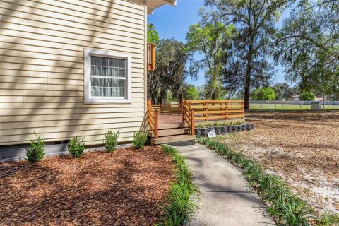 House in Lady Lake, Florida 3 bedrooms, 136.57 sq.m. № 2204153 - photo 7