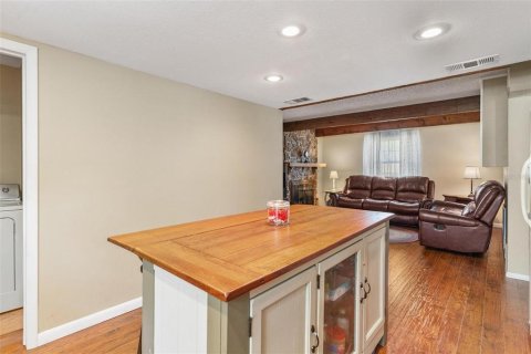 House in Lady Lake, Florida 3 bedrooms, 136.57 sq.m. № 2204153 - photo 24