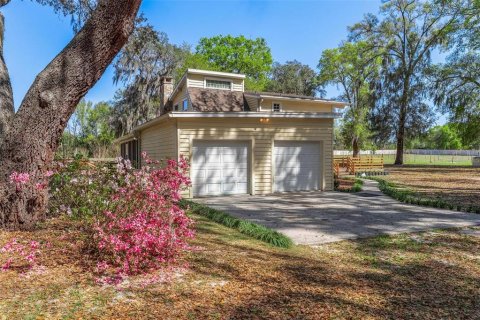 House in Lady Lake, Florida 3 bedrooms, 136.57 sq.m. № 2204153 - photo 8