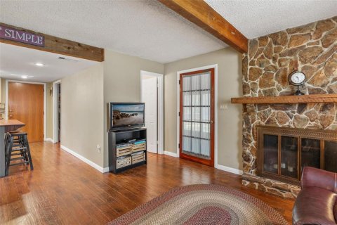 House in Lady Lake, Florida 3 bedrooms, 136.57 sq.m. № 2204153 - photo 20