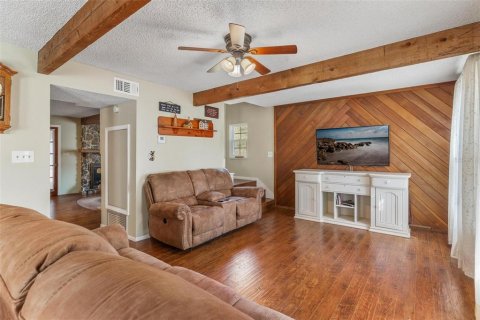 House in Lady Lake, Florida 3 bedrooms, 136.57 sq.m. № 2204153 - photo 13
