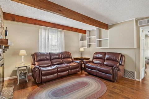 House in Lady Lake, Florida 3 bedrooms, 136.57 sq.m. № 2204153 - photo 18