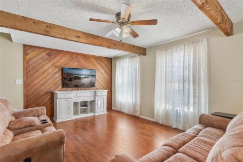 House in Lady Lake, Florida 3 bedrooms, 136.57 sq.m. № 2204153 - photo 14