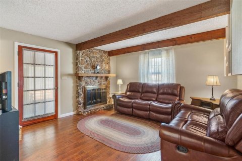 House in Lady Lake, Florida 3 bedrooms, 136.57 sq.m. № 2204153 - photo 17