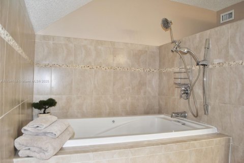 Condominio en venta en Deerfield Beach, Florida, 1 dormitorio, 88.26 m2 № 1861454 - foto 10