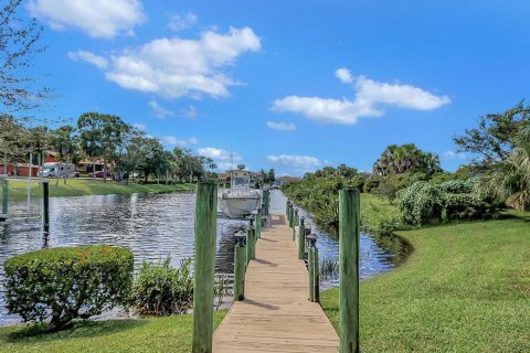 Villa ou maison à vendre à Stuart, Floride: 4 chambres, 284 m2 № 2147046 - photo 2