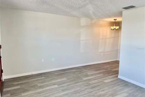Casa en venta en New Port Richey, Florida, 2 dormitorios, 67.08 m2 № 1866976 - foto 10