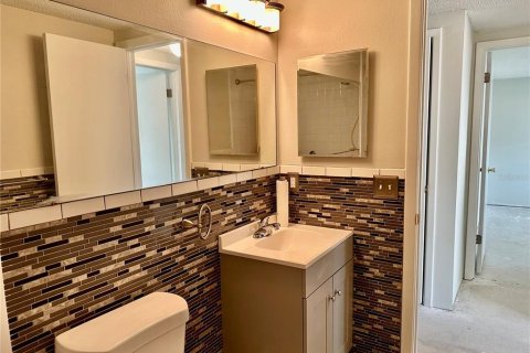 Casa en venta en New Port Richey, Florida, 2 dormitorios, 67.08 m2 № 1866976 - foto 23