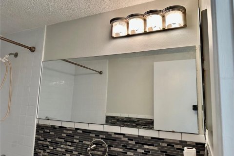Casa en venta en New Port Richey, Florida, 2 dormitorios, 67.08 m2 № 1866976 - foto 19