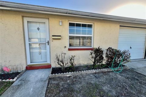 Casa en venta en New Port Richey, Florida, 2 dormitorios, 67.08 m2 № 1866976 - foto 2