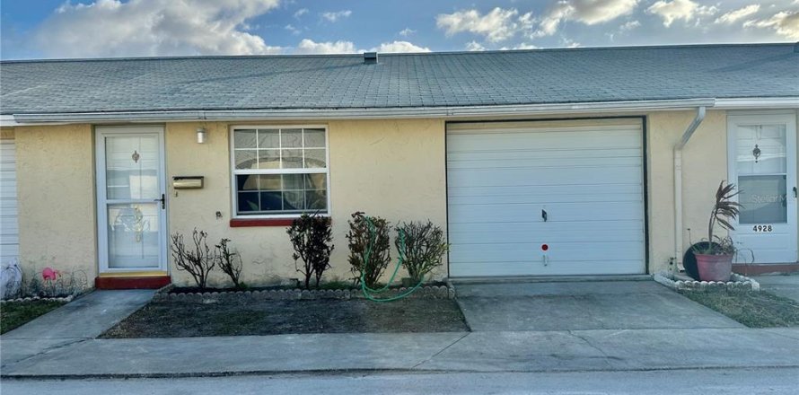 House in New Port Richey, Florida 2 bedrooms, 67.08 sq.m. № 1866976