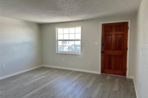 Casa en venta en New Port Richey, Florida, 2 dormitorios, 67.08 m2 № 1866976 - foto 7