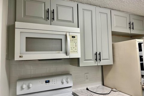 Casa en venta en New Port Richey, Florida, 2 dormitorios, 67.08 m2 № 1866976 - foto 15