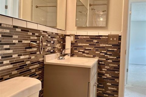 Casa en venta en New Port Richey, Florida, 2 dormitorios, 67.08 m2 № 1866976 - foto 25