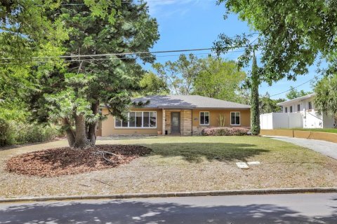 House in Orlando, Florida 2 bedrooms, 169.18 sq.m. № 1602201 - photo 5