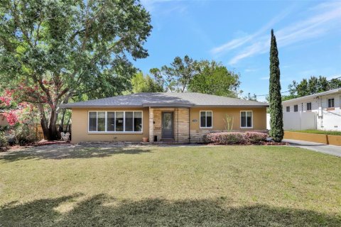 House in Orlando, Florida 2 bedrooms, 169.18 sq.m. № 1602201 - photo 1