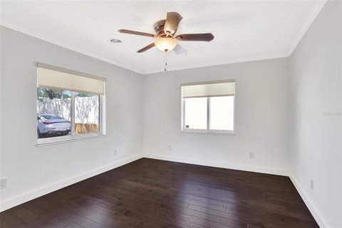 House in Orlando, Florida 2 bedrooms, 169.18 sq.m. № 1602201 - photo 16