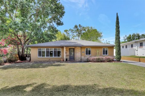 House in Orlando, Florida 2 bedrooms, 169.18 sq.m. № 1602201 - photo 2