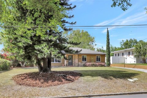 House in Orlando, Florida 2 bedrooms, 169.18 sq.m. № 1602201 - photo 7