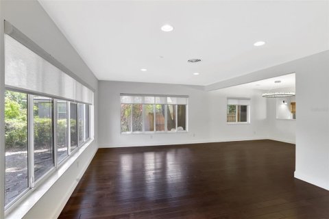 House in Orlando, Florida 2 bedrooms, 169.18 sq.m. № 1602201 - photo 8