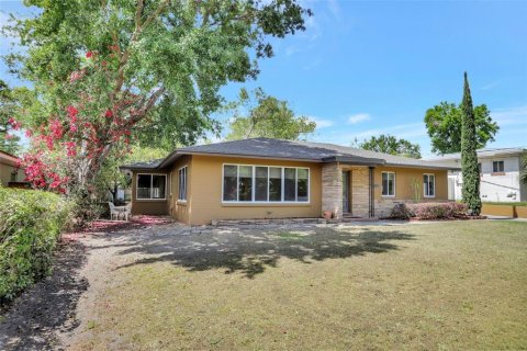 House in Orlando, Florida 2 bedrooms, 169.18 sq.m. № 1602201 - photo 4