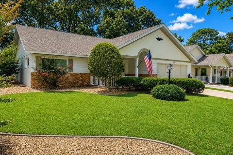 House in Ocala, Florida 2 bedrooms, 156.82 sq.m. № 2102063