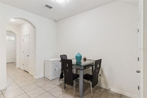 Townhouse in Brandon, Florida 3 bedrooms, 158.58 sq.m. № 2313430 - photo 7