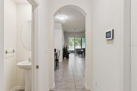 Townhouse in Brandon, Florida 3 bedrooms, 158.58 sq.m. № 2313430 - photo 6