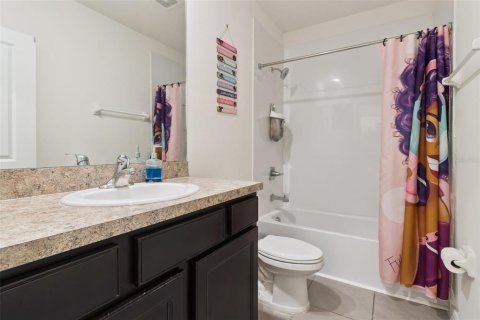 Townhouse in Brandon, Florida 3 bedrooms, 158.58 sq.m. № 2313430 - photo 21