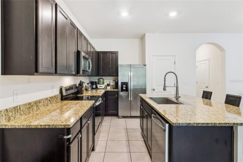 Townhouse in Brandon, Florida 3 bedrooms, 158.58 sq.m. № 2313430 - photo 10