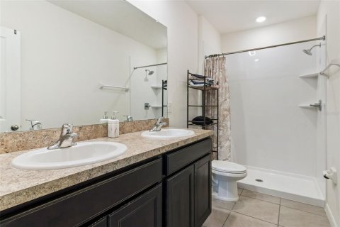 Townhouse in Brandon, Florida 3 bedrooms, 158.58 sq.m. № 2313430 - photo 24